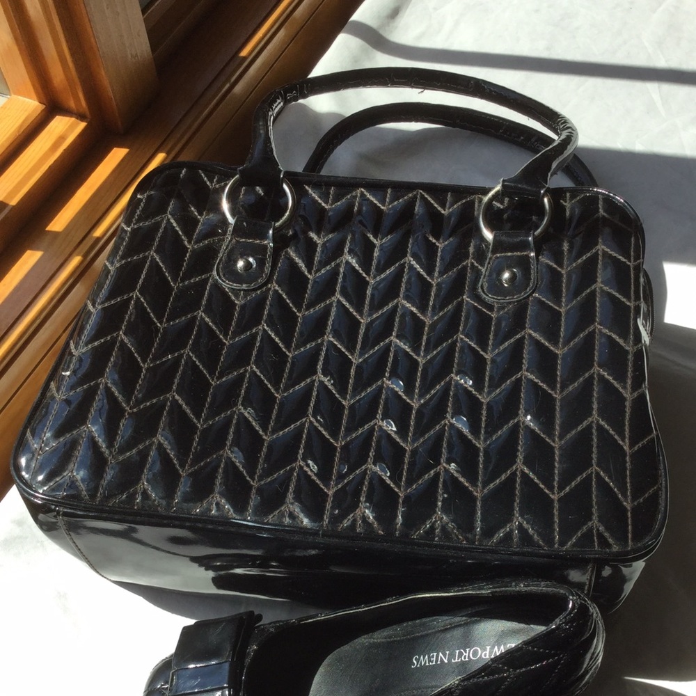 VINTAGE Newport News QUILTED Handbag, Shiny Black